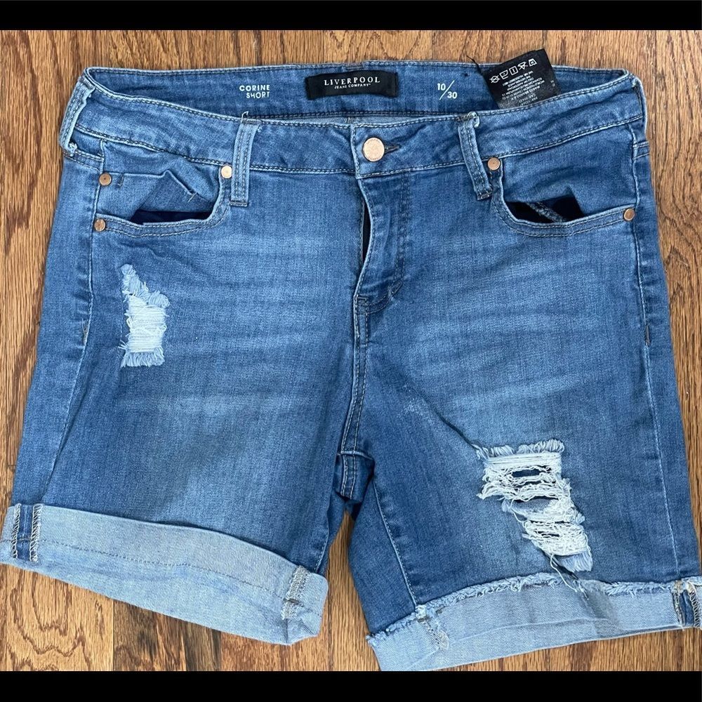 EUC Stitch Fix Liverpool Corine Distressed Cuffed Denim Short sz 30/10